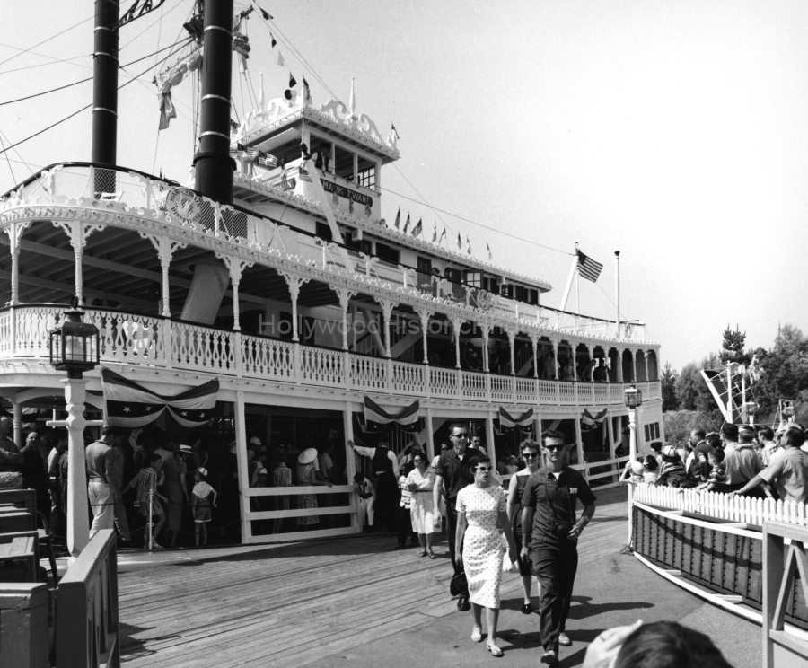 Disneyland 1957 Mark Twain 3.jpg